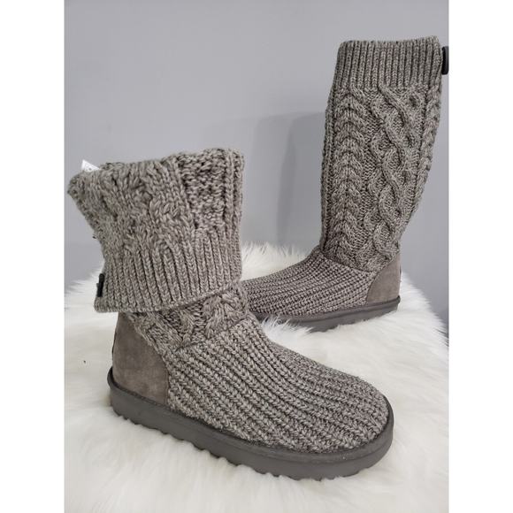 NEW WITHOUT BOX - UGG Women's Classic Cardi Cabled‎ Knit Grey Size 6 Boots Shoe - Picture 1 of 9